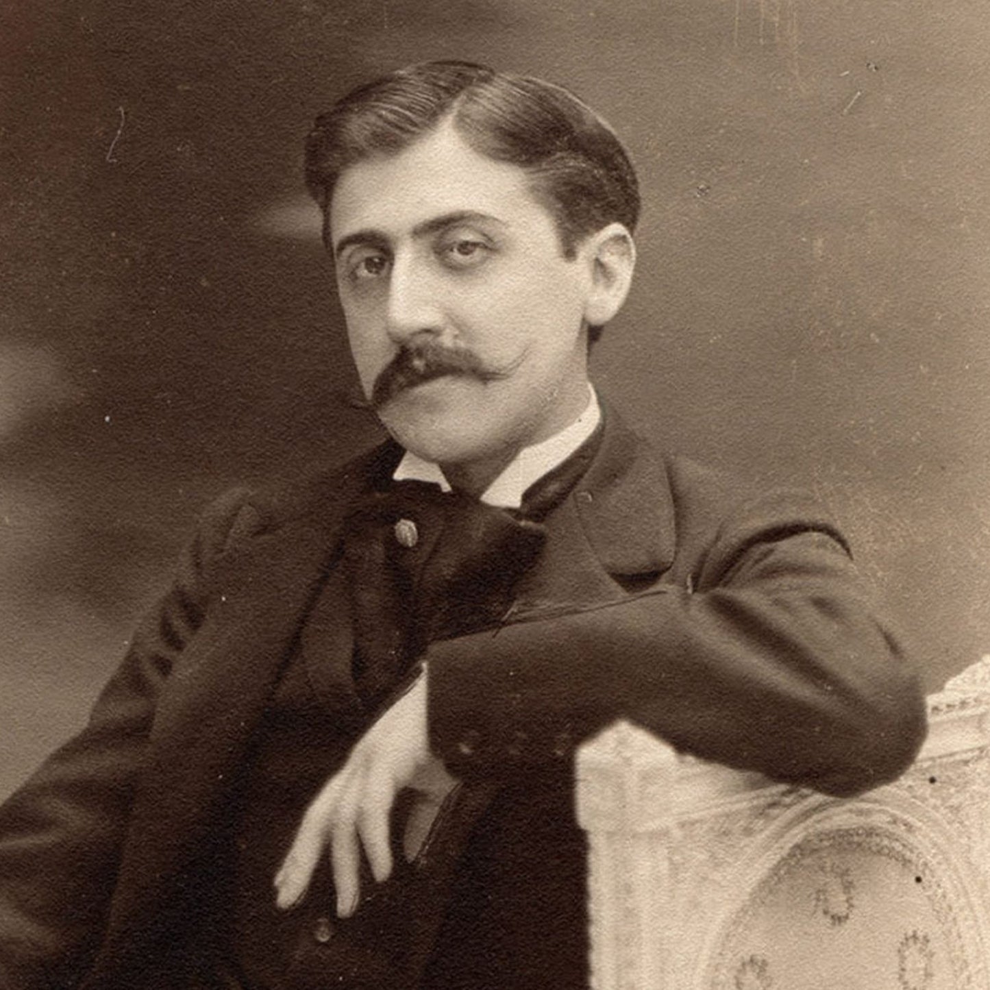 Why Scents Trigger Emotions: The Psychology of Perfume