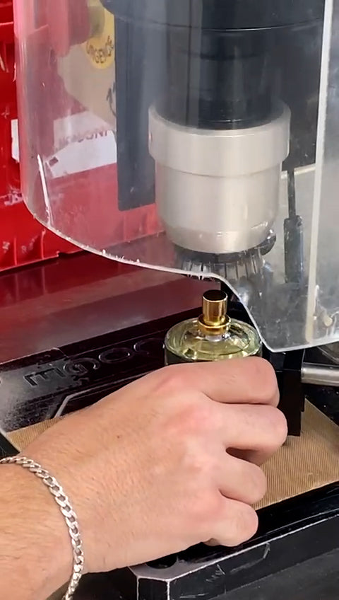 FUCHSROT Eau de Parfum Production