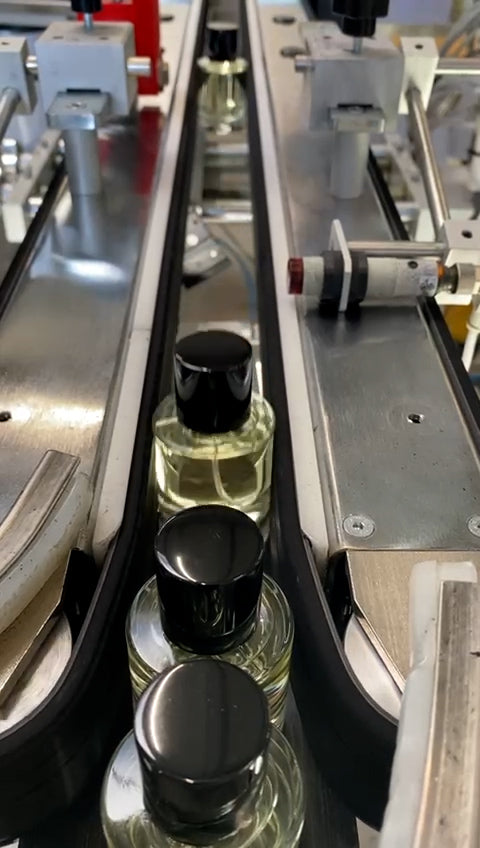 FUCHSROT Eau de Parfum Production